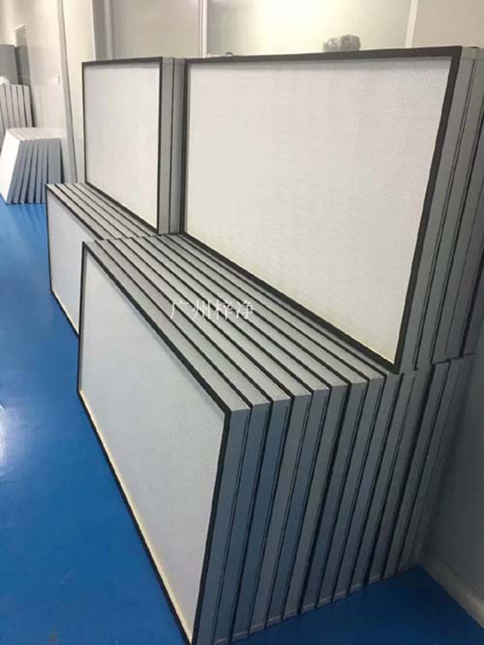 ULPA级超高效空气过滤器适用于10000级-100级洁净系统,空调系统,因此产品已广泛应用于电子、微电子、半导体、光器件、生物和医药线路、照相机和光学仪器、精密机械等多个领域。 ULPA级超高效空气过滤器适用于10000级-100级洁净系统,空调系统,因此产品已广泛应用于电子、微电子、半导体、光器件、生物和医药线路、照相机和光学仪器、精密机械等多个领域。