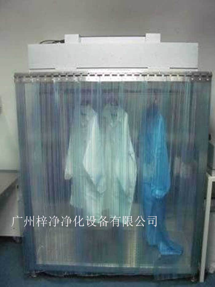 洁净衣柜可制作为一体和分体,分体结构为FFU+机架,在初效过滤器和高效过滤器终阻力的状态下仍可保证风量不变。 洁净衣柜可制作为一体和分体,分体结构为FFU+机架,在初效过滤器和高效过滤器终阻力的状态下仍可保证风量不变。